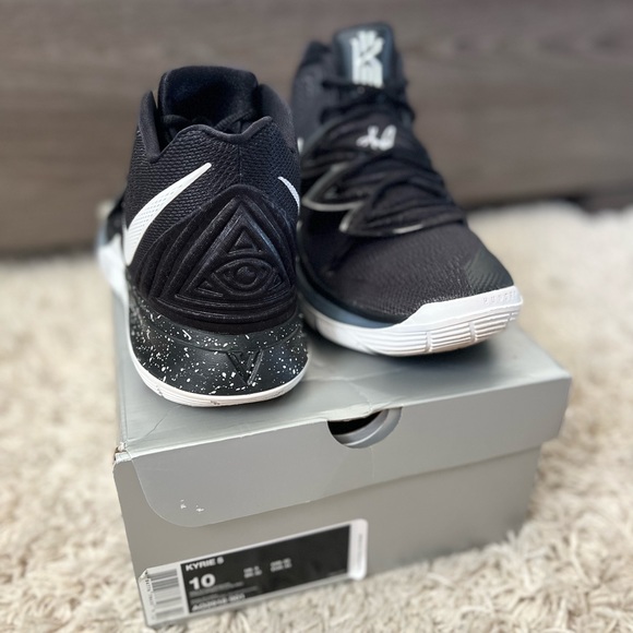 Mens Nike Kyrie 5 Black Magic size 10 main image 7